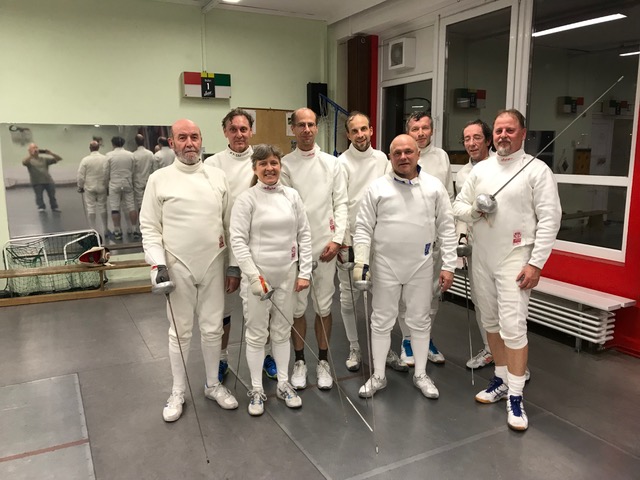 Neun Fechter